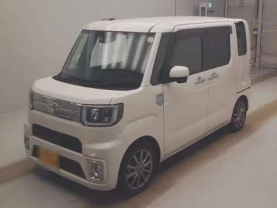 Toyota Pixis Mega — фото