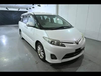 Toyota Estima — фото