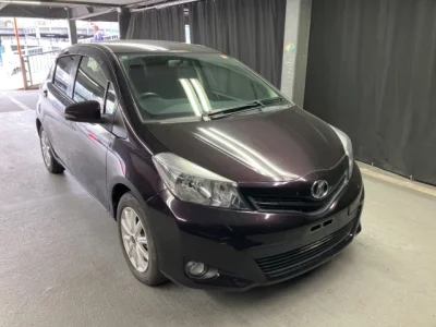 Toyota Vitz — фото