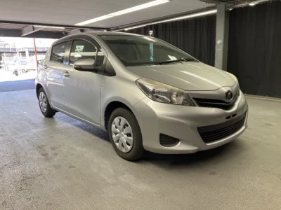 Toyota Vitz — фото