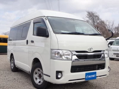 Toyota HiAce Van — фото
