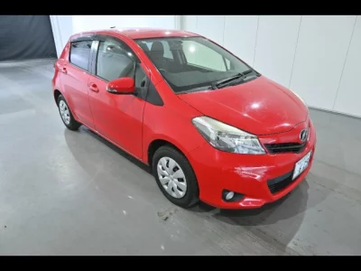 Toyota Vitz — фото