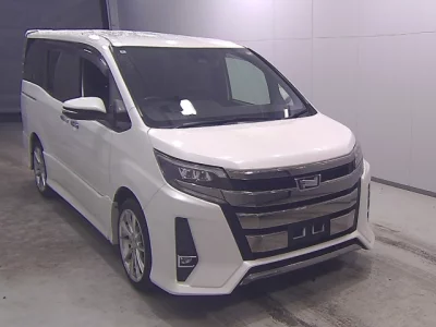 Toyota Noah — фото