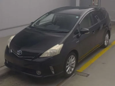 Toyota Prius Alpha — фото