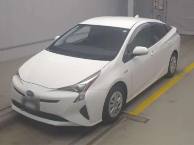 Toyota Prius — фото