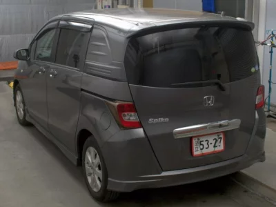 Honda Freed — фото