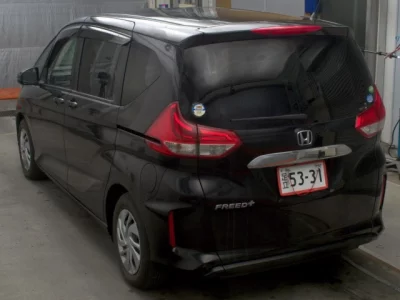 Honda Freed — фото