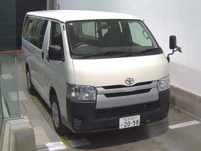 Toyota HiAce Van — фото