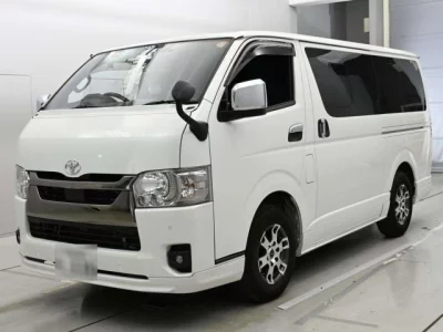 Toyota HiAce Van — фото