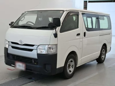 Toyota HiAce Van — фото