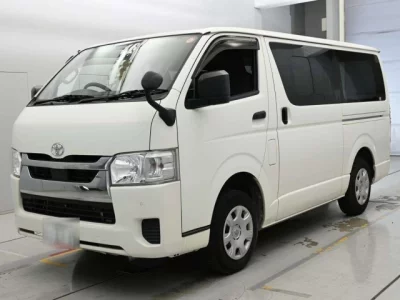 Toyota HiAce Van — фото