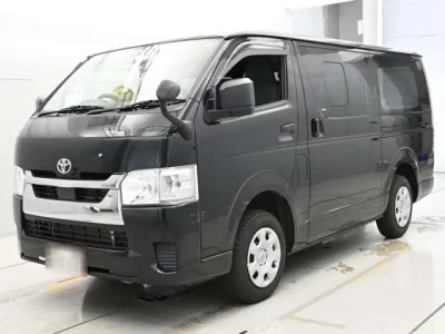 Toyota HiAce Van — фото