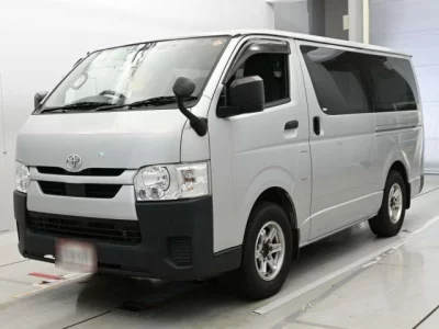 Toyota HiAce Van — фото