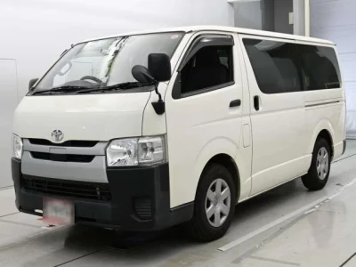 Toyota HiAce Van — фото