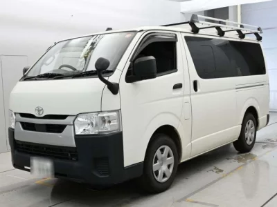 Toyota HiAce Van — фото