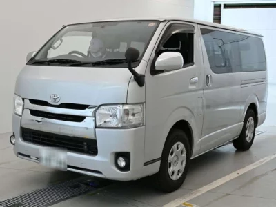 Toyota HiAce Van — фото