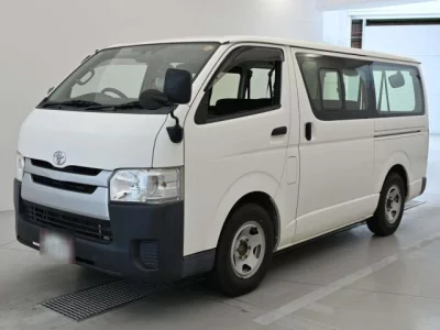 Toyota HiAce Van — фото