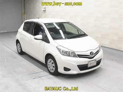Toyota Vitz — фото