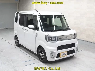 Toyota Pixis Mega — фото