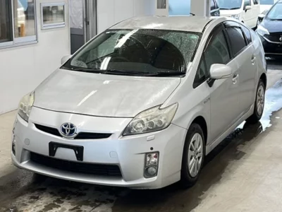 Toyota Prius — фото