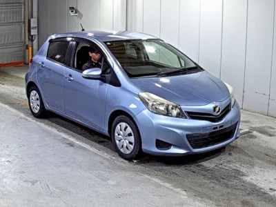 Toyota Vitz — фото