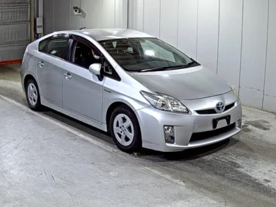 Toyota Prius — фото