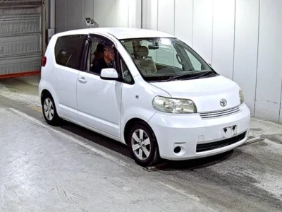 Toyota Porte — фото