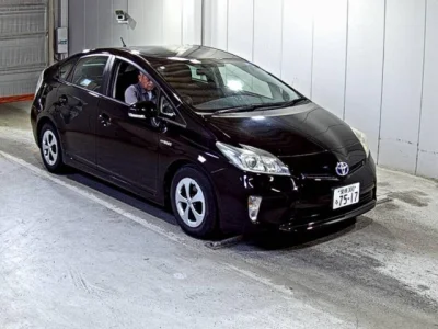 Toyota Prius — фото