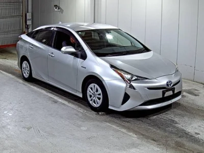 Toyota Prius — фото
