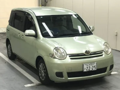 Toyota Sienta — фото