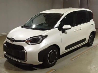 Toyota Sienta — фото