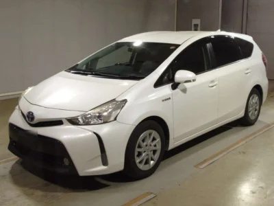Toyota Prius Alpha — фото