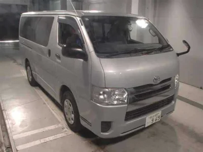 Toyota HiAce Van — фото