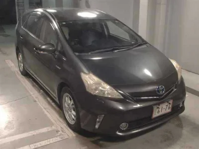 Toyota Prius Alpha — фото