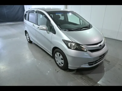 Honda Freed — фото