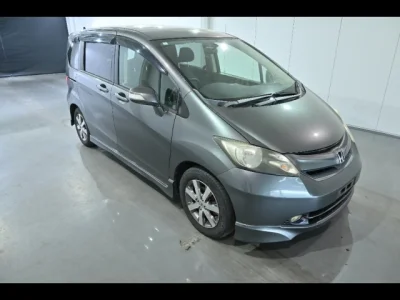 Honda Freed — фото