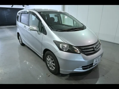 Honda Freed — фото