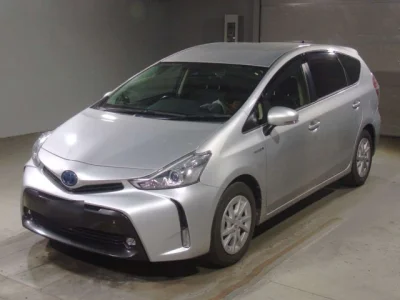 Toyota Prius Alpha — фото