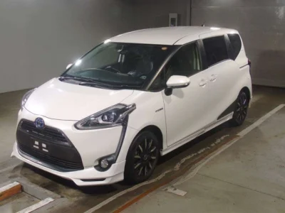 Toyota Sienta — фото