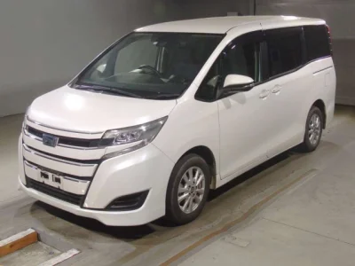 Toyota Noah — фото