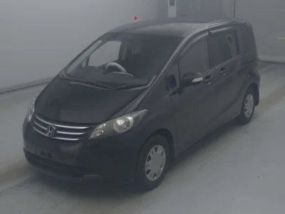 Honda Freed — фото