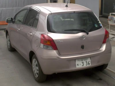 Toyota Vitz — фото