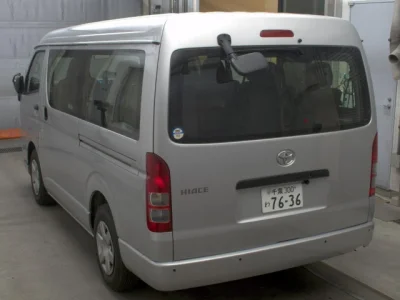 Toyota HiAce — фото