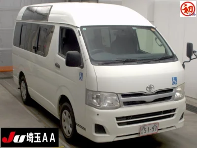 Toyota HiAce Van — фото
