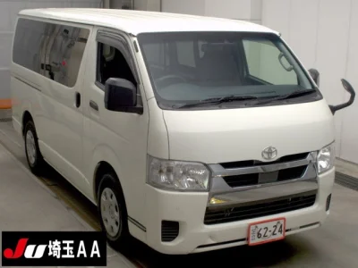 Toyota HiAce Van — фото