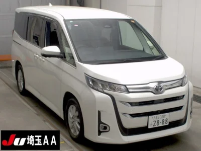 Toyota Noah — фото