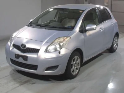 Toyota Vitz — фото