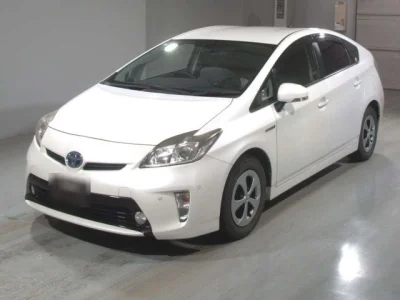 Toyota Prius — фото