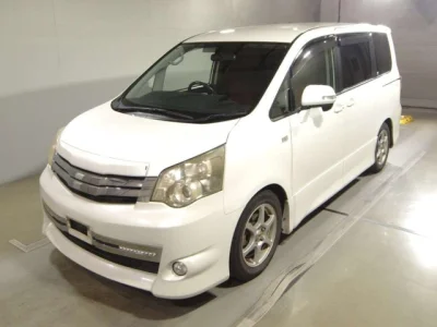 Toyota Noah — фото