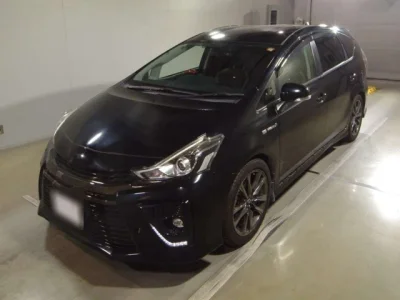 Toyota Prius Alpha — фото